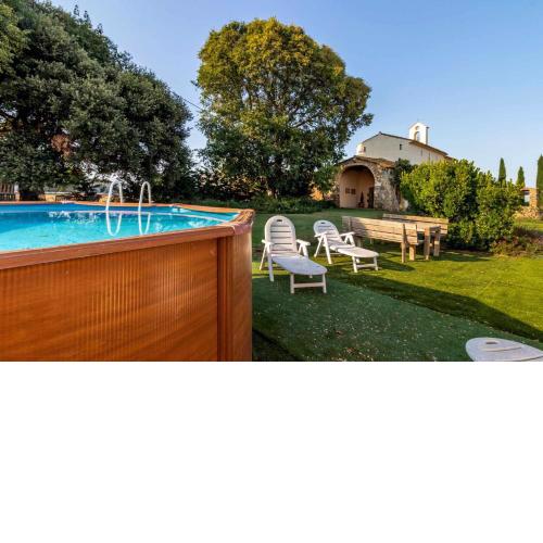 Ermita de Santa Llucía Casa rural histórica en el Alt Empordà