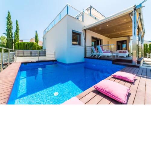 es Mal Pas Holiday Home Sleeps 8 with Pool and WiFi