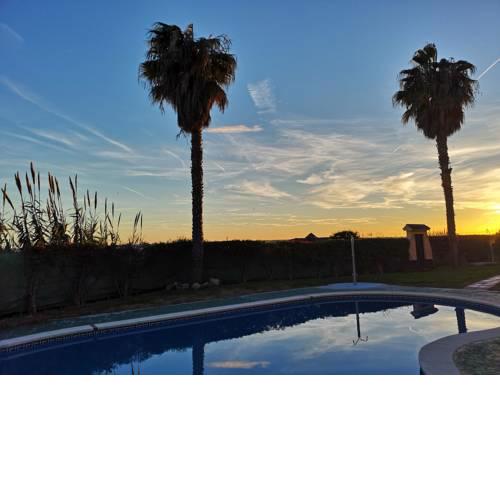 Espectacular residencial en 1a linea con piscina.