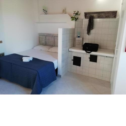 ESSENTIAL ROOM