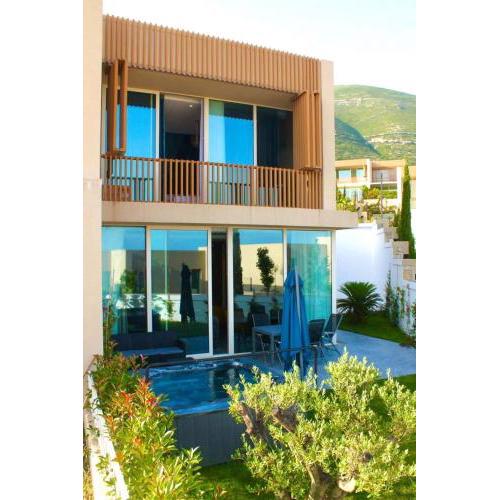 Este Property, Villa with Jacuzzi at Green Coast