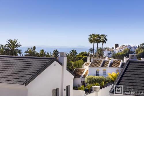 Estepona Sunsets - Modern 3-BR Beachside Apartment
