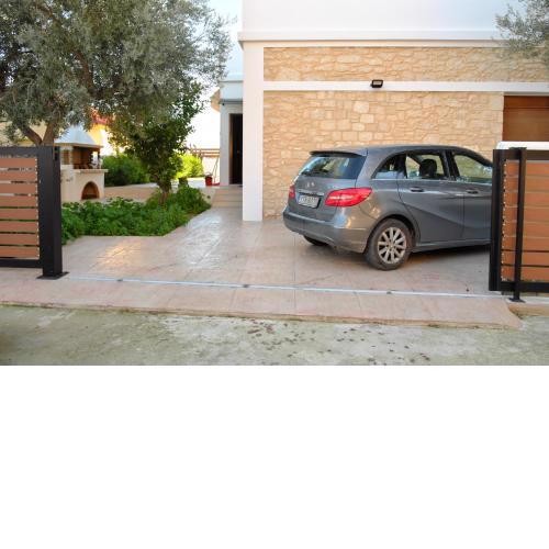 Estrella ( modern new building pool house)
