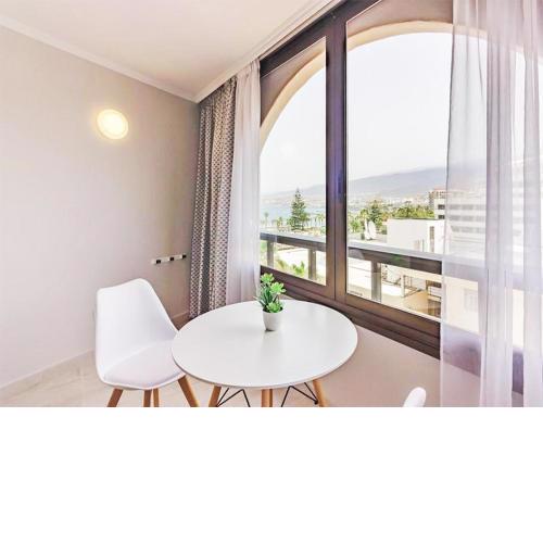 Estudio Suzy En Playa de Las Americas . Parque Santiago II