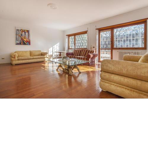 EUR Luminous and Large Family Terrace Apartment
