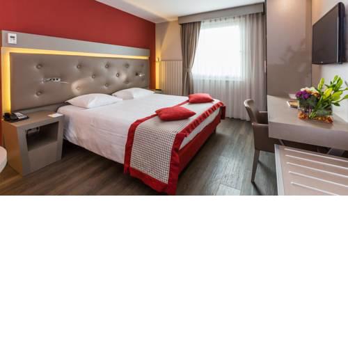 Everness Hotel & Resort
