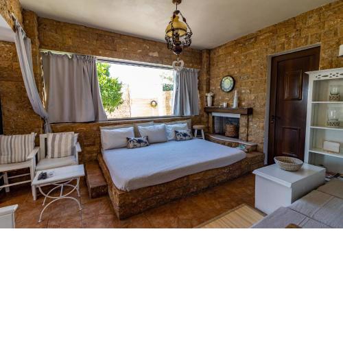 EVI'S AFANDOU SUITES 1