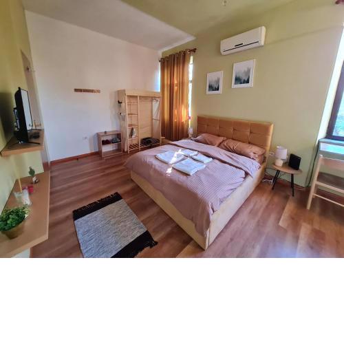 Ex-Block District charming studio apartment with treeish sorrounding view!