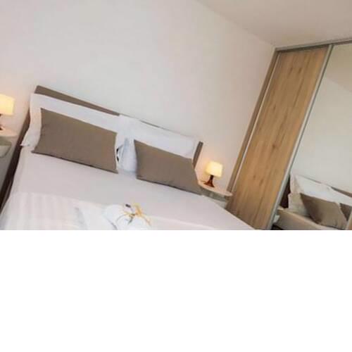 Exceptional Villa in Mavarcice with 10 guest