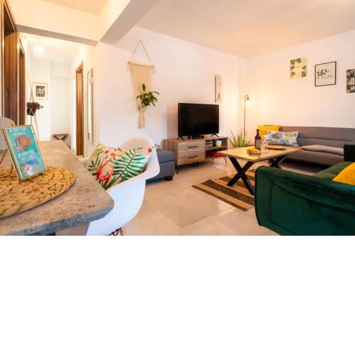 Exclusive 2BR Apartment with Veranda close to Center & Beaches