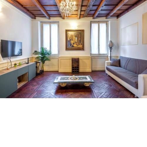 Exclusive 4 bedrooms apartment near Duomo