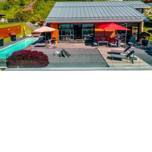 Exclusive, chic retreat above the lake