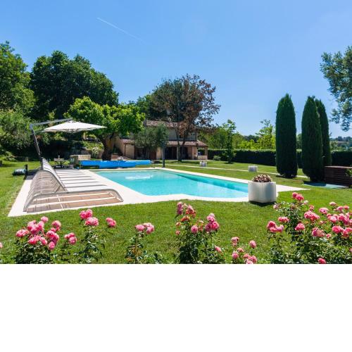 Exclusive Outdoor 2 bubble baths heated pool gym
