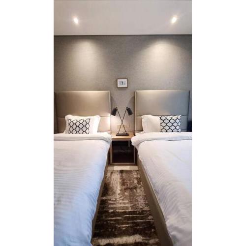 Exclusive Paramount Apt D546