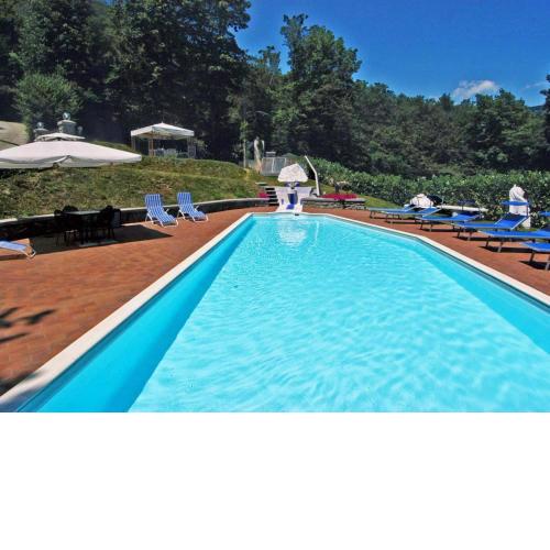 Exclusive villa in the countryside of Pistoia with private pool and bubble bath