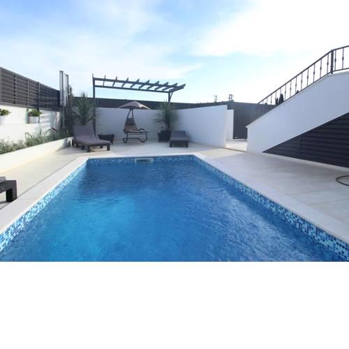 Exclusive Villa with heated pool, roofed terrace with jaccuzi,,300m from the sea