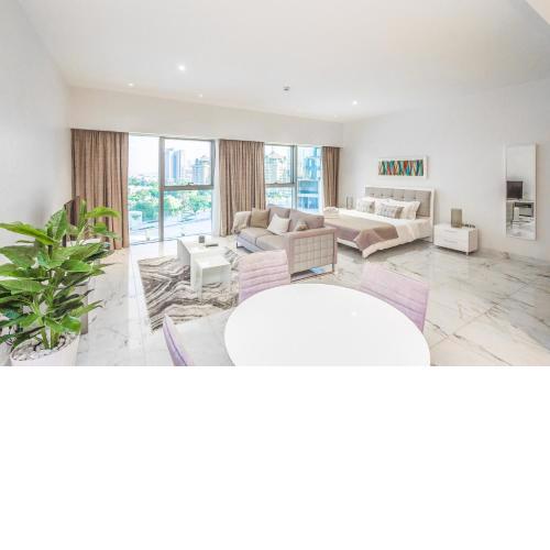 Executive Studio with City View, Central Park DIFC