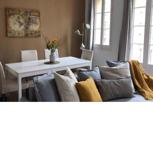 Exquisite designed historic flat with sunny rooftop