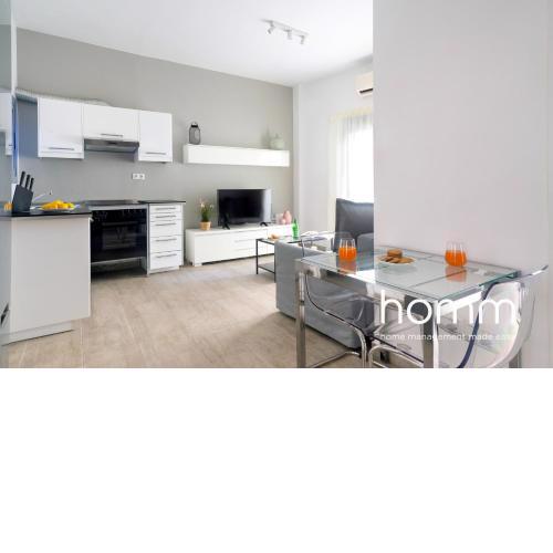 Exquisite Downtown homm 2BDR Evinou str