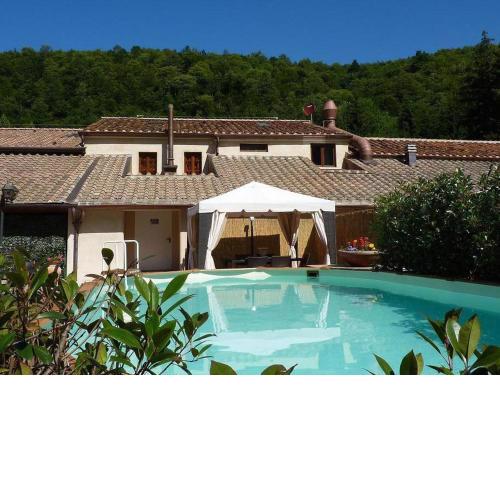 Exquisite Holiday Home in Pistoia with Swimming Pool