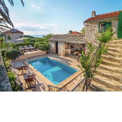 Exquisite Holiday Home with Private Pool in Supetar