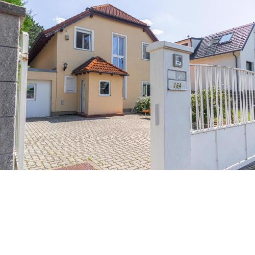 Exquisite Shared Villa - Your Private Room in this Beautiful Home