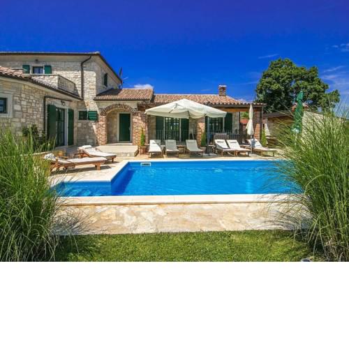 Exquisite Villa in Baldasi with Private Pool