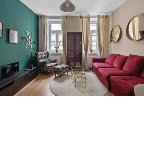 Extraordinary apartment next to metro U1