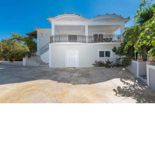 Eygenias villa with pool