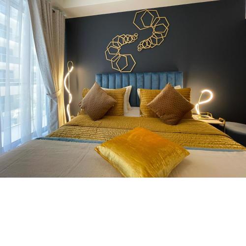 Fabulous 1 Bedroom Private Apartment - Waterfront Property