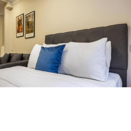 Fabulous Studio Wac In Friendly Neighborhood
