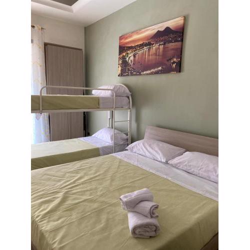 Falù Napoli centro camera con cucina e bagno privato
