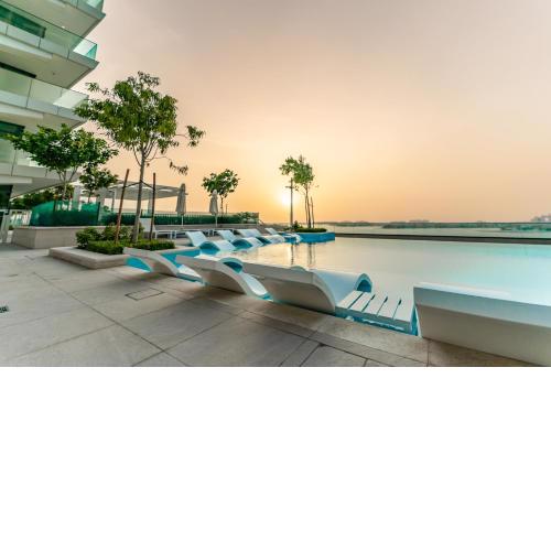 FAM Living - Beachfront Getaway in Emaar Beachfront - Private Beach Access and Luxury Amenities