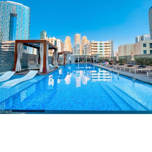 FAM Living - Marina Marvel - Studio Apartment with Breathtaking Views in Studio One Tower