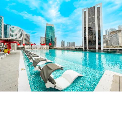FAM Living - Modern Apartments in MAG 318 with a Stunning Pool, 5 mins to Burj Khalifa
