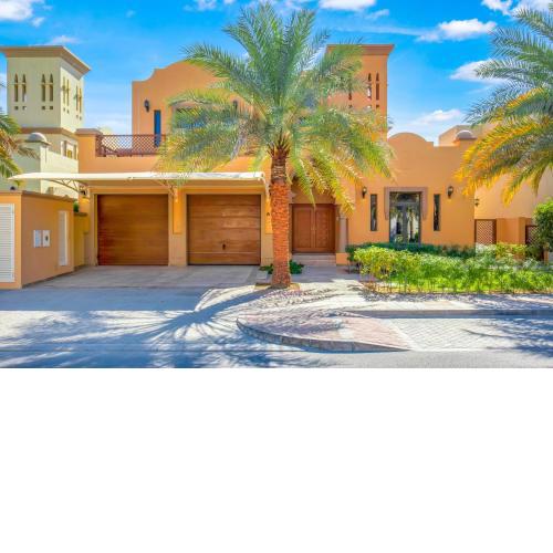 FAM Living - Palm Jumeirah - Beach Villas with Private Pool