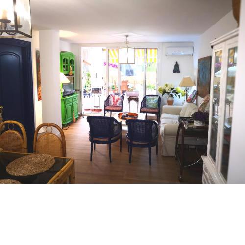 Famhouse elviria