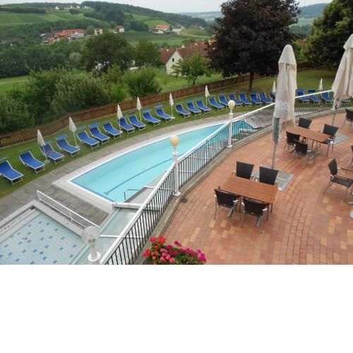Familienfreundliches Sonniges Ferienhaus in Wagerberg mit Pool und Terrasse
