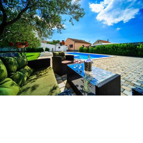 Family friendly apartments with a swimming pool Biograd na Moru (Biograd) - 8370
