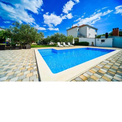 Family friendly apartments with a swimming pool Biograd na Moru (Biograd) - 8371