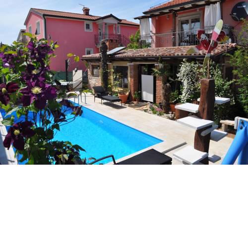 Family friendly apartments with a swimming pool Fratrici (Umag) - 14384