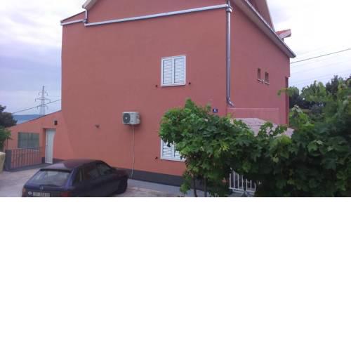 Family friendly apartments with a swimming pool Kastel Sucurac, Kastela - 18083
