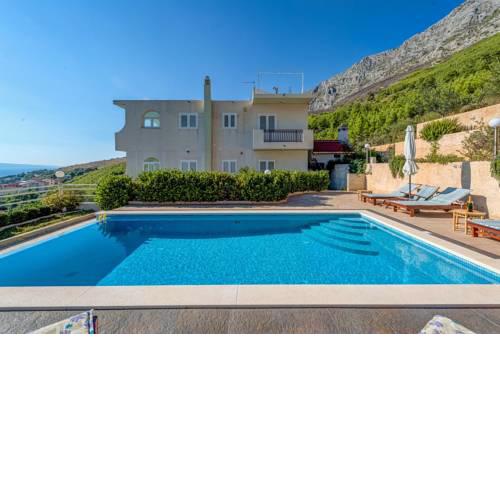 Family friendly apartments with a swimming pool Lokva Rogoznica (Omis) - 11931