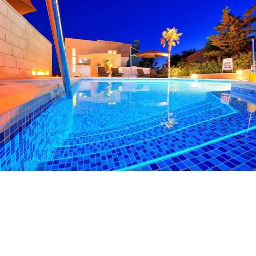 Family friendly apartments with a swimming pool Novalja (Pag) - 14275