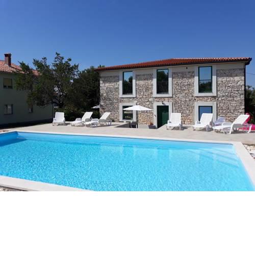 Family friendly apartments with a swimming pool Pomer (Medulin) - 17681