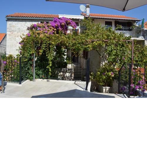 Family friendly apartments with a swimming pool Sutivan (Brac) - 14737