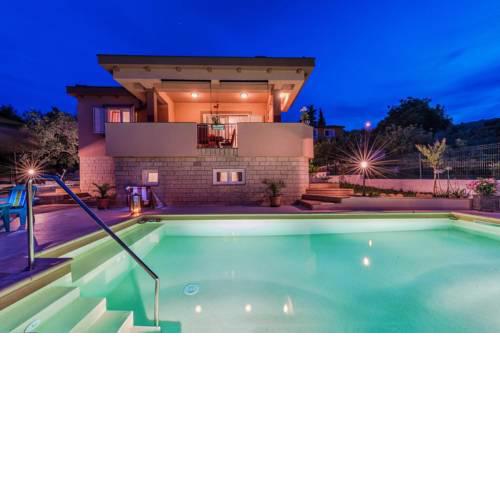 Family friendly apartments with a swimming pool Sutomiscica (Ugljan) - 13872