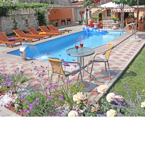 Family friendly apartments with a swimming pool Vodnjan (Fazana) - 14159