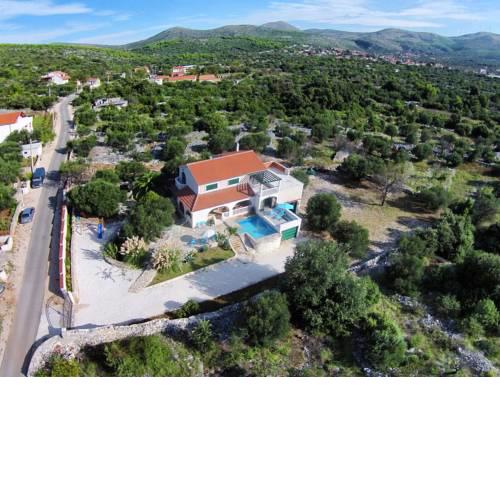 Family friendly house with a swimming pool Marina (Trogir) - 10317