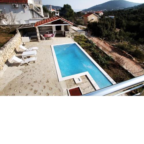 Family friendly house with a swimming pool Vinisce (Trogir) - 14858